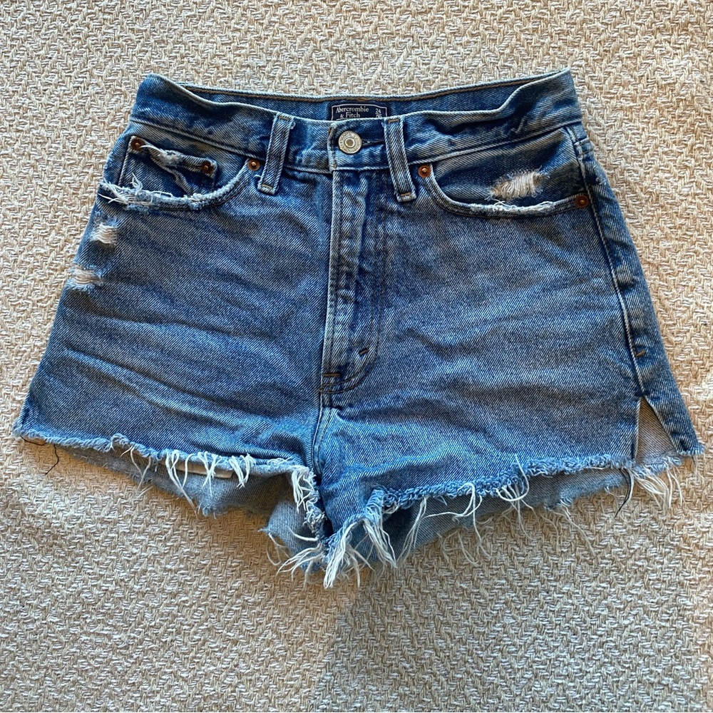 abercrombie and fitch blue distressed denim shorts!!